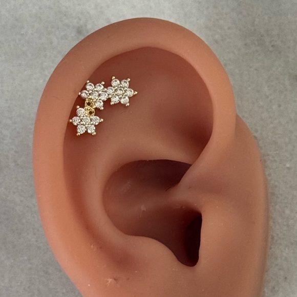 Modest Lu Jewelry - Gold Flower Cluster Cartilage Earring 

Brand New